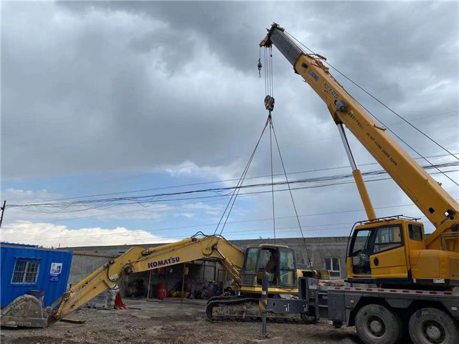 铜梁区25吨吊车的工作半径是多少？