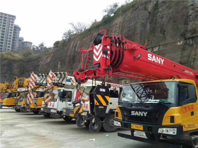 铜梁区吊车出租按什么计费？台班费、单次费、里程费怎么算？