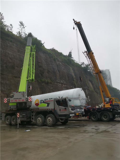 铜梁区“不怕风雨冻”—— 吊车的 “恶劣环境适应” 技术